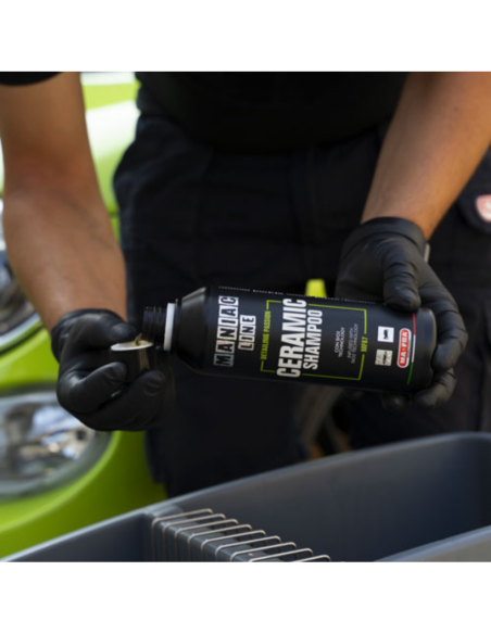 MAFRA Ceramic Shampoo - Maniac Line For Car Detailing MF67
